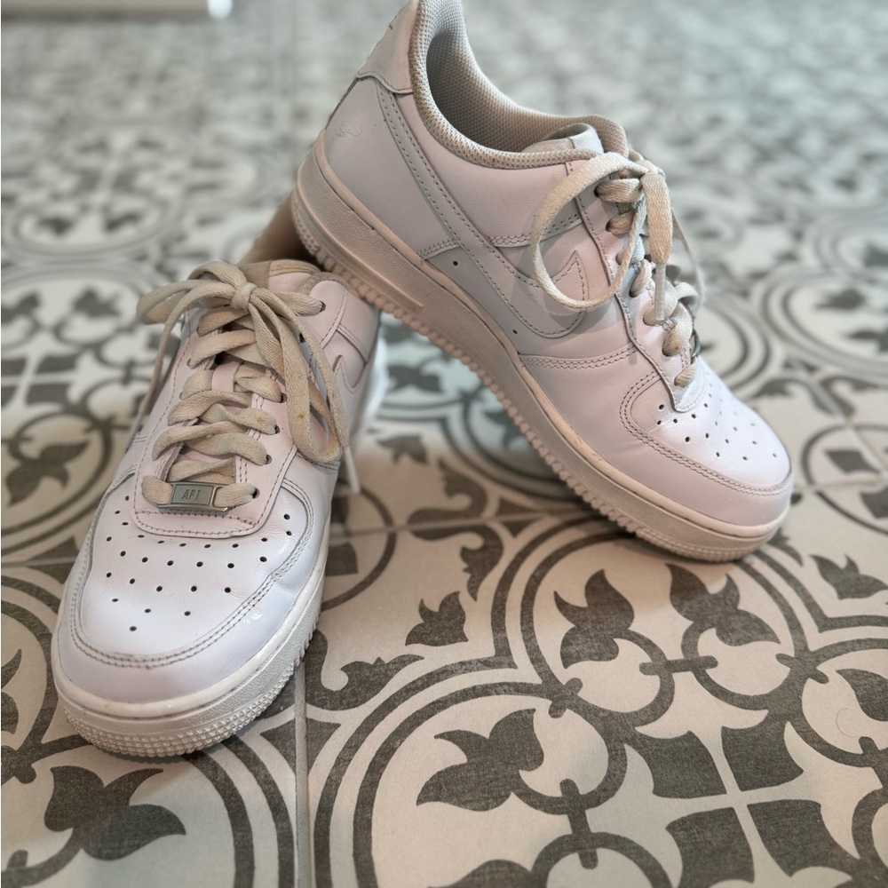 White Nike Air Force 1’s